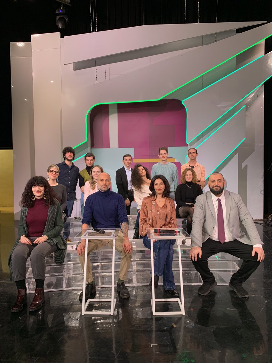 NicholasVita990's tweet photo. 08/02/2025, 18^ puntata di @TvTalk_Rai!

In studio con me @CivitaDamiana @kindermaxxi @SofiaPatrini @algertmyrtja @teobonf__ @scornerhenry @Rickomino @GioEmmaPi @Bea_gingerrr @Annagr96 oltre ai #target Gianluigi e Caterina!

#TITOLIDICODA #ANALISTI 

#TvTalk torna sabato 15/02!💙 https://t.co/xY8gyiZds3