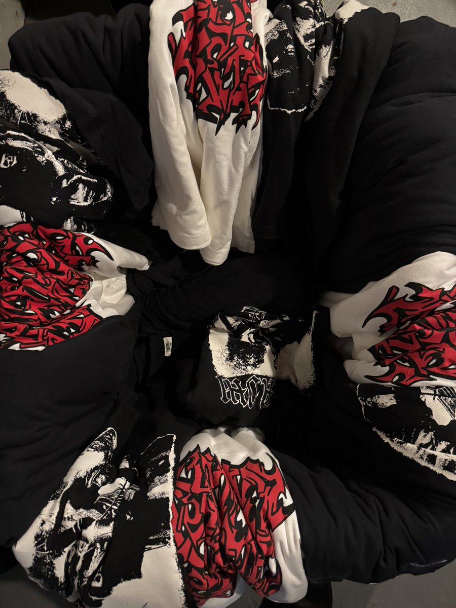 BlurryVisionRec's tweet image. Updated the webstore and put a lot of stuff on sale. All orders placed get a couple free goodies tossed in with them. Don’t sleep, get to reppin. blurryvisionrec.com