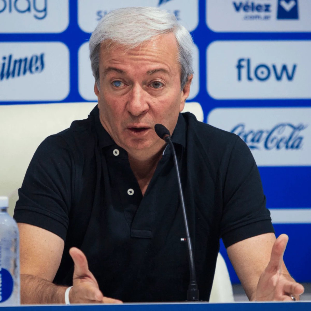 somosvelezok's tweet photo. 💣 Fabián Berlanga ya tiene el contrato de Hernán López Muñoz sobre la mesa.

🔴 Súmate al VIVO: https://t.co/ghRYTtvQ4Q… https://t.co/QJdW5gDnAt