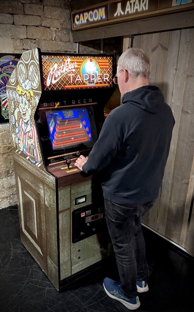 Now in service at Arcade Archive, serve ‘em up in Tapper, released by Midway in 1984. Serve thirsty customers and collect the empties as quickly as you can!