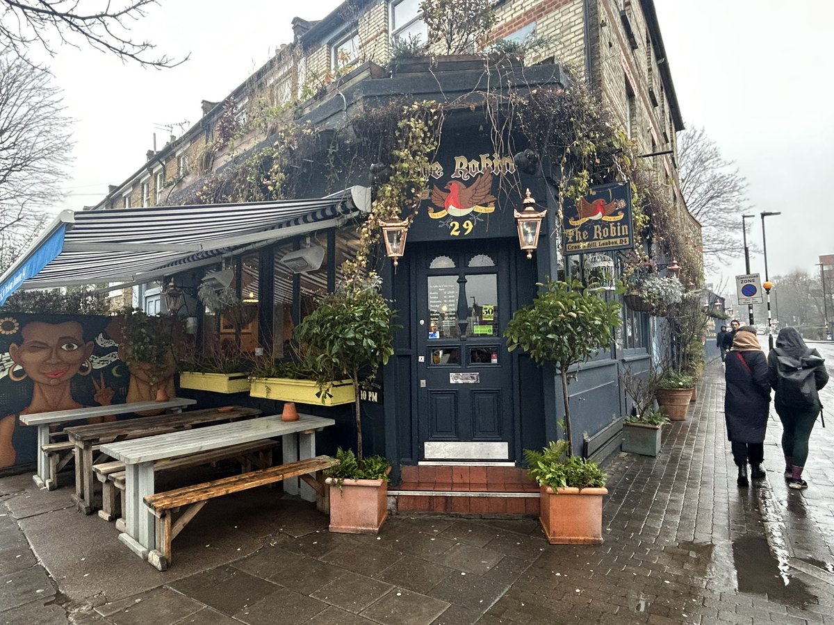 PubsSaving's tweet image. Beautiful ceiling at The Robin #crouchhill in the midst of being finished. 😍 🍺Effortlessly cool. Drinking a diverse range of cask ales from independent breweries. Cask rules everything around me. #bestpubs #favouritepubs #caskales