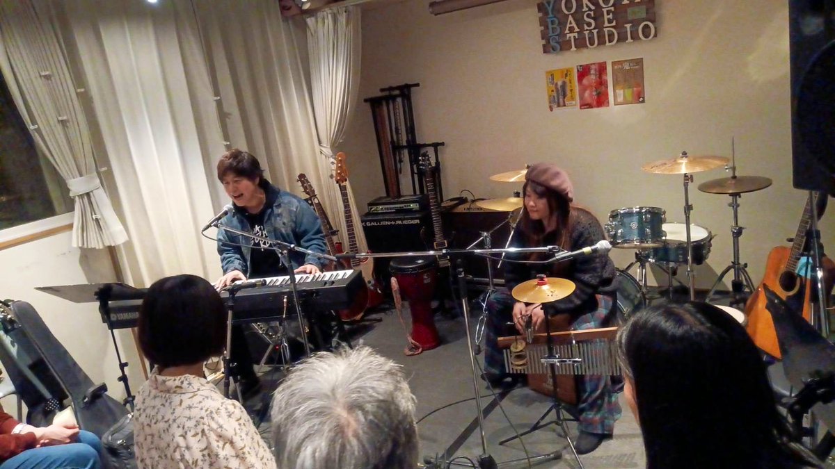 hiroco_hi's tweet image. ラジオ番組企画のオープンマイクに山口こうじさんがふらりと立ち寄ってくれました！
まさかのこうじさんの登場に沸き立ちついつい歌っていただいちゃいました！
音楽が好きな人が集まってみんなでラララ〜も歌って最高な時間でした〜！！！

#町田
#yokotabasestudio