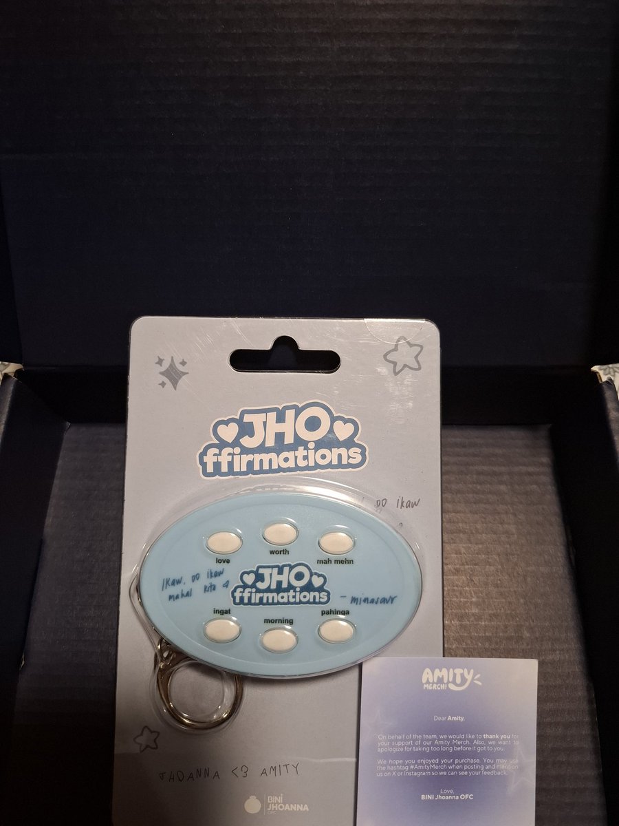 Rt1999ngbini's tweet photo. Dumating naaaa omgg!! Hindi ko pa nabubuksan at napapakinggan pero kinikilig na ako hehehe Thank you so much po rito @BiniJhoannaOFC ! π«Άπ«Ά #AmityMerch https://t.co/r4rmXQddg4