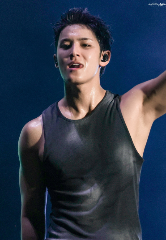 AboutMusicYT's tweet photo. Mingyu of SEVENTEEN makes the world a better place with recent photos. https://t.co/RsCcTNGmMT