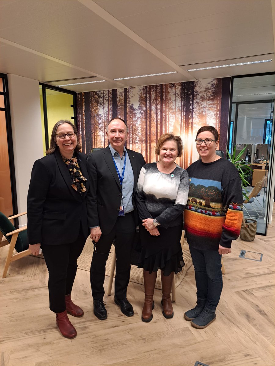 Sari Nurro (@nurrosari) on Twitter photo Brysselissä Itämeren komission hallituksen kokouksessa. Oli ilo <a href="/honkamakila/">Hanna Honkamäkilä</a> kanssa tavata suomalaiset mepit Merja Kyllönen ja <a href="/PToveri/">Pekka Toveri</a> 🇪🇺🇫🇮 Brysselissä Itämeren komission hallituksen kokouksessa. Oli ilo <a href="/honkamakila/">Hanna Honkamäkilä</a> kanssa tavata suomalaiset mepit Merja Kyllönen ja <a href="/PToveri/">Pekka Toveri</a> 🇪🇺🇫🇮