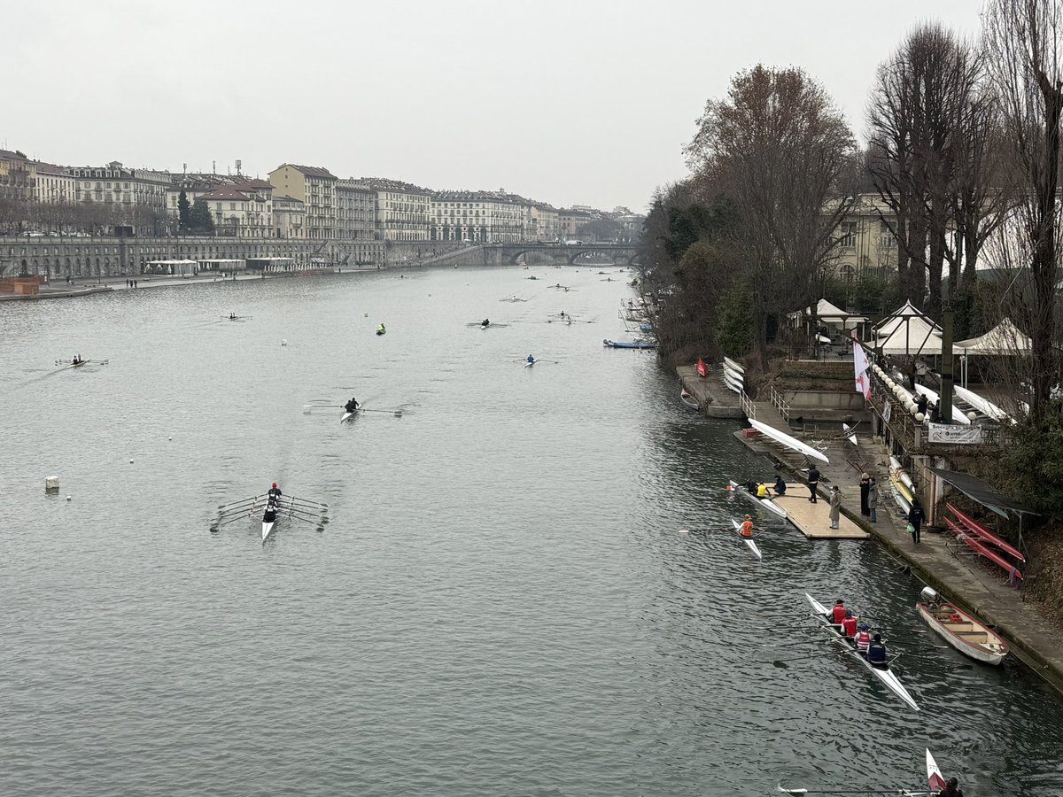 EtienneBarraux's tweet image. 🚣♂️ ESCP Rowing Club on the Po! 🇮🇹🔥
Our students proudly represented ESCP Business School at the Inverno sul Po in Turin, a classic winter rowing race. Team spirit and determination at their best! 💙🤍
#ESCP #Rowing #InvernoSulPo #TeamSpirit