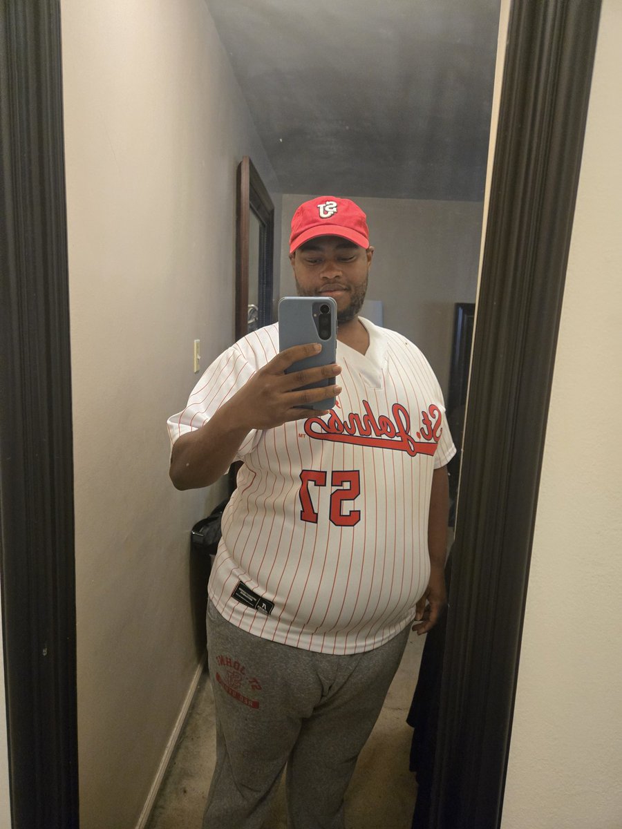 DSPNSJU's tweet photo. Big repping today @StJohnsSoftball x @StJohnsBBall #SJUSB #SJUBB https://t.co/xTmgHuUQlU