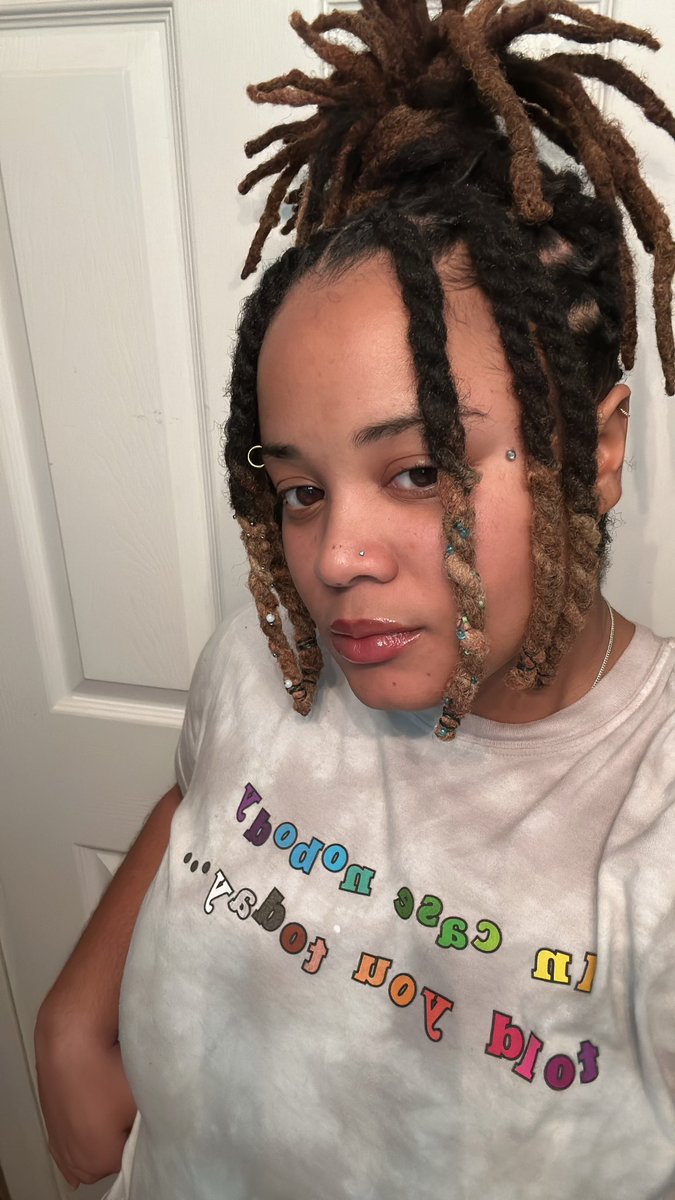 chelseacine's tweet image. i love being a loc’d girly 🥰 #womenwithlocs