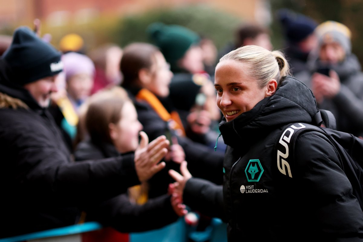 WolvesWomen's tweet photo. Arriving to a great reception 💛 https://t.co/OKePnsXyQR
