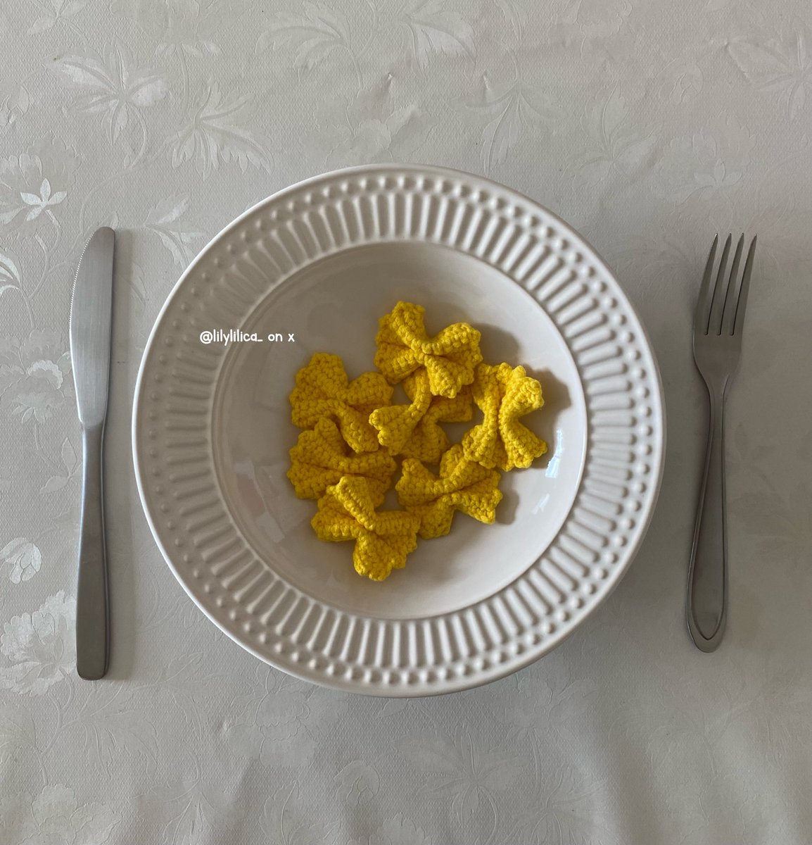 lilicadocroche's tweet photo. URGENTE crocheteira gasta todo seu dinheiro em linha e agora tem que comer macarrão de crochê https://t.co/2L5dHnUd4O