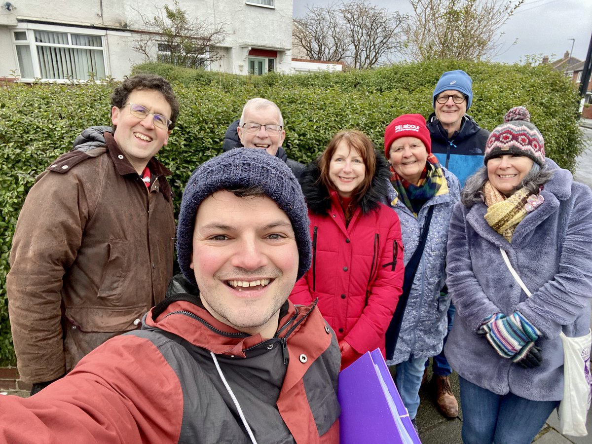 Out and about this morning with the <a href="/NTynesideLab/">North Tyneside Labour Councillors</a> team campaigning for hardworking <a href="/KCforNTyneside/">Cllr Karen Clark</a> 🌹