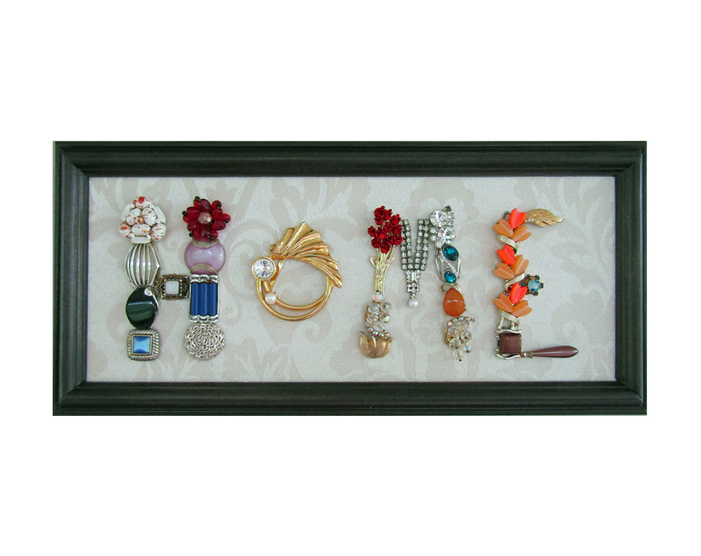 Carolyn40679267's tweet photo. Framed Jewelry Art Sign 'Home' #2 #HomeSign #InspirationalWordArt #VintageJewelry #Handcrafted #FreeShipping #OOAK #HomeDecor #MomSisGift https://t.co/xeBN25vyjX via @jimmiesart https://t.co/GO7QSLt2vS