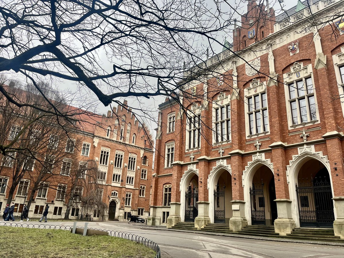 thegalwegian's tweet photo. Amazing few days at 9th World Conference on Qualitative Research (#WCQR25) Jagiellonian University, Kraków. Keynote, workshops, & fascinating discussions with international qualitative colleagues. Thank you WCQR for invite!
@Ludomedia_pt
#ConstructivistGroundedTheory
#WCQR25 https://t.co/eUyLBTuyJs