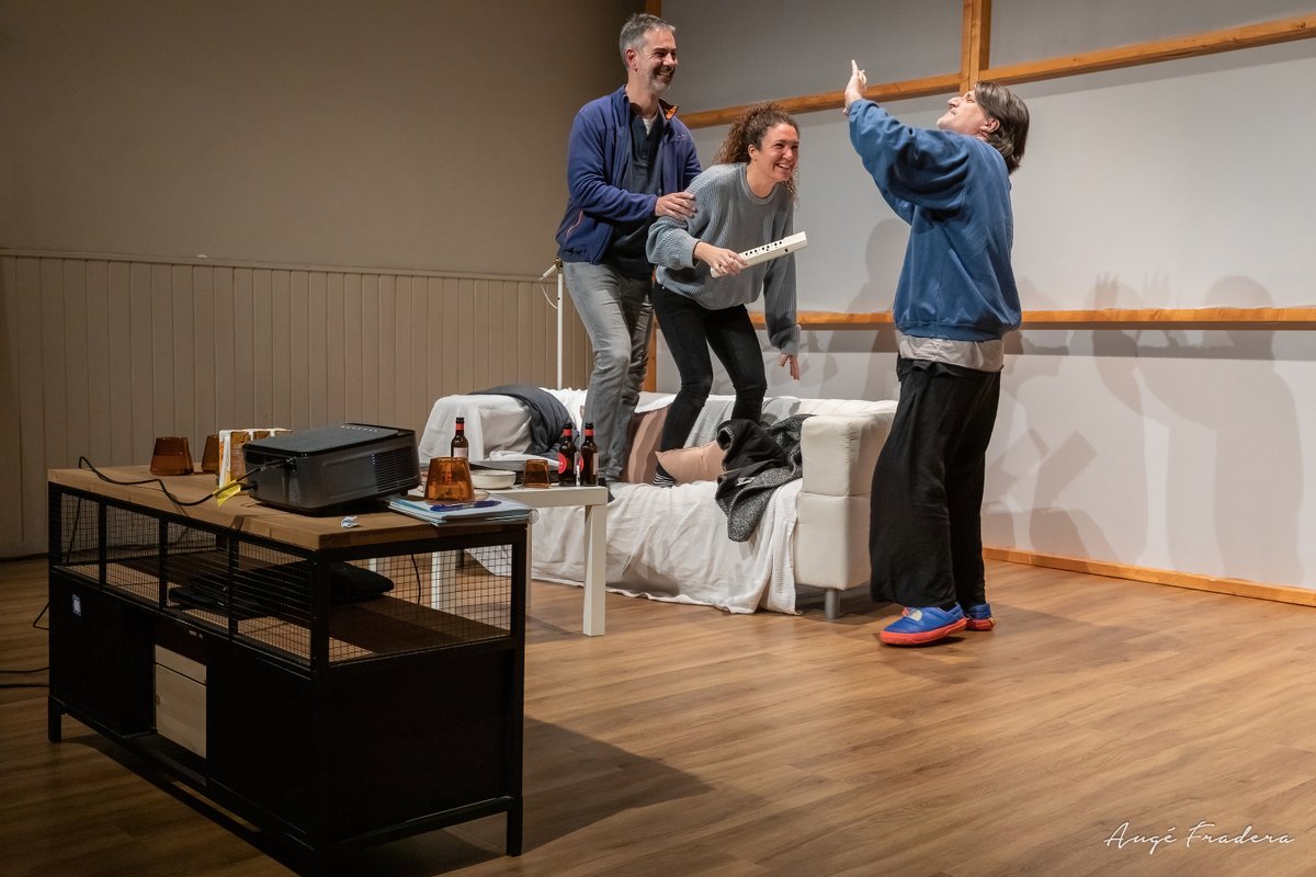 salacabanyes's tweet photo. 🎭 Després d'exhaurir entrades per a tres funcions i que en quedin ben poques per a les altres...

🐏 Obrim una nova sessió d'"Ovelles"!

🗓 Dissabte, 15 de febrer
⏰ 18h

💥 No t'ho pots perdre!

🎟 Reserva d'entrades 👇 
https://t.co/GGVYlBNRNa

📸 @bautadivori 
#Ovelles_Sala https://t.co/CX7e3M4NRz