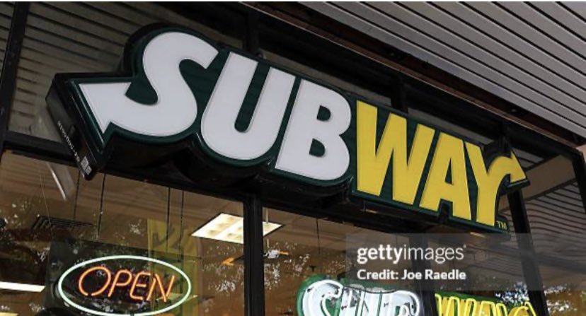 BryanOrozcoLl's tweet photo. Gran Preocupación ayer que fui al Centro Comercial Plaza del Sol, se fueron dos marcas más, Qbano y Subway, estás se suman a Mac Donald’s y Body Tech. 

El empobrecimiento del Pueblo y la falta de seguridad generada por Pulgar y Alcira alejan la inversión Privada, los empresarios dejaron de creer en Soledad. Cada día crece el desempleo, la deuda y el hambre en cada hogar. Revocar es el camino, es urgente corregir el rumbo.