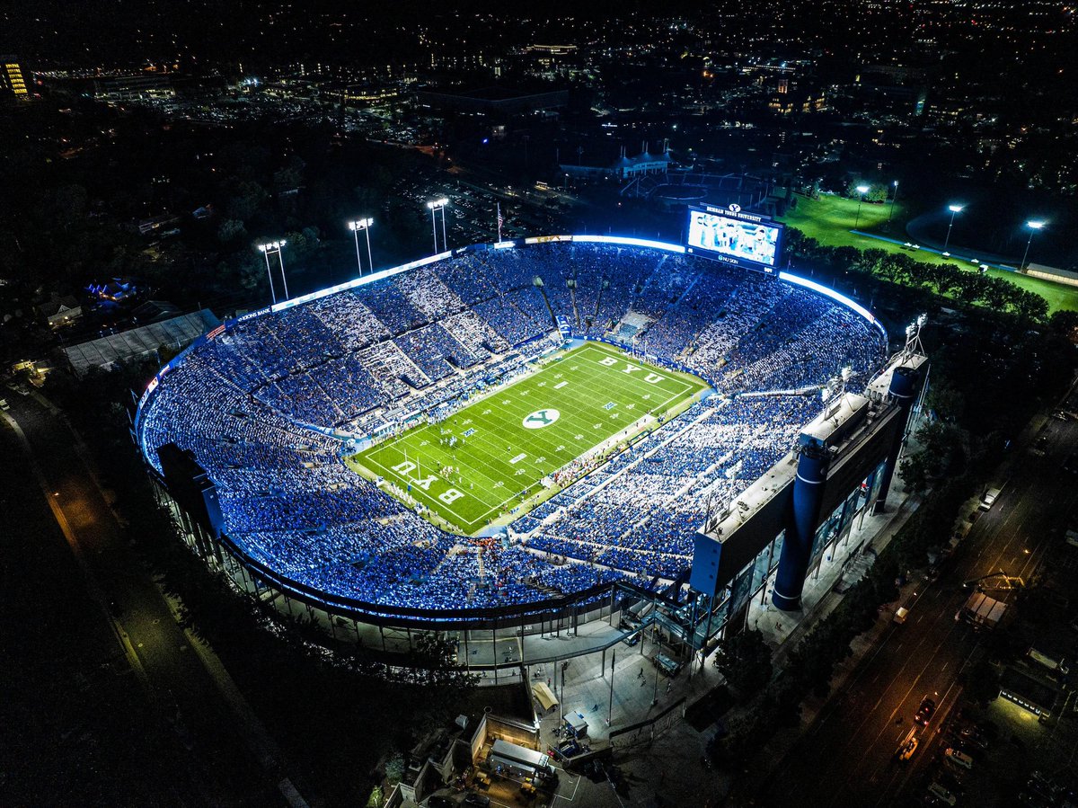 cbennett_03's tweet image. Retweet if BYU should fill in the corners!! Capacity would go from 64k➡️78k #big12 #byu #gocougs