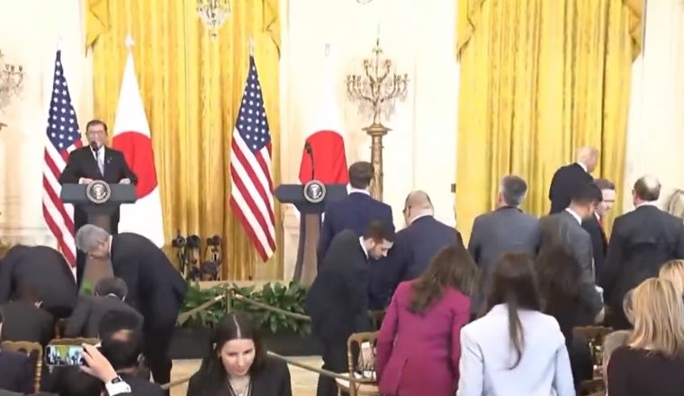 X2r6MdCNoqqocbk's tweet image. #日本の恥
石破さんの答えに、これ以上話しても無駄だと判断してトランプさんが握手もせず去っていった。
全ては安倍夫妻、麻生さんのおかげで、石破さんの会談が無事終わった。
トランプさんは日本と安倍さんが好きなのです。
石破さんではない‼️
