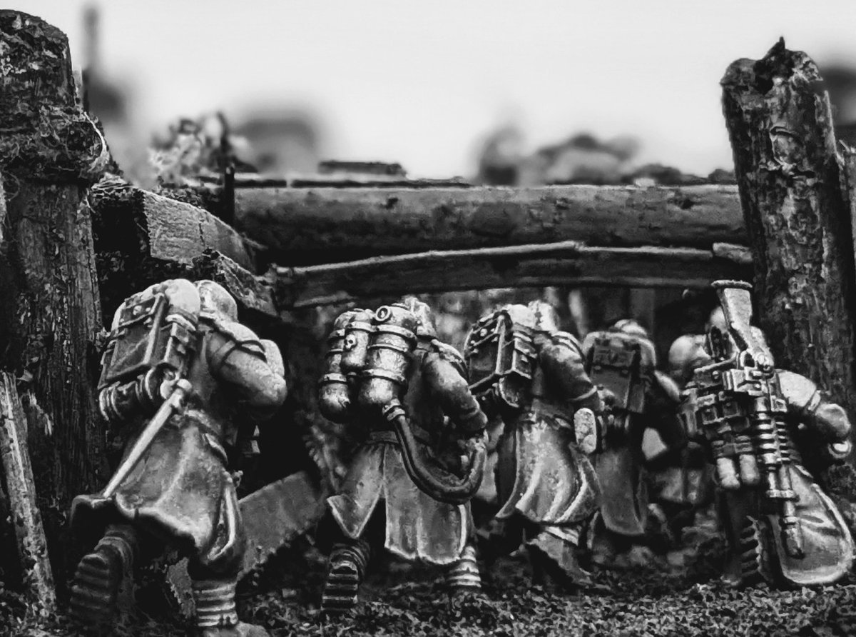 "In life, war. In death, peace. In life, shame. In death, atonement."

Made this little diorama a while ago with the Krieg kill team. 

#WarhammerCommunity #WarhammerChallenge