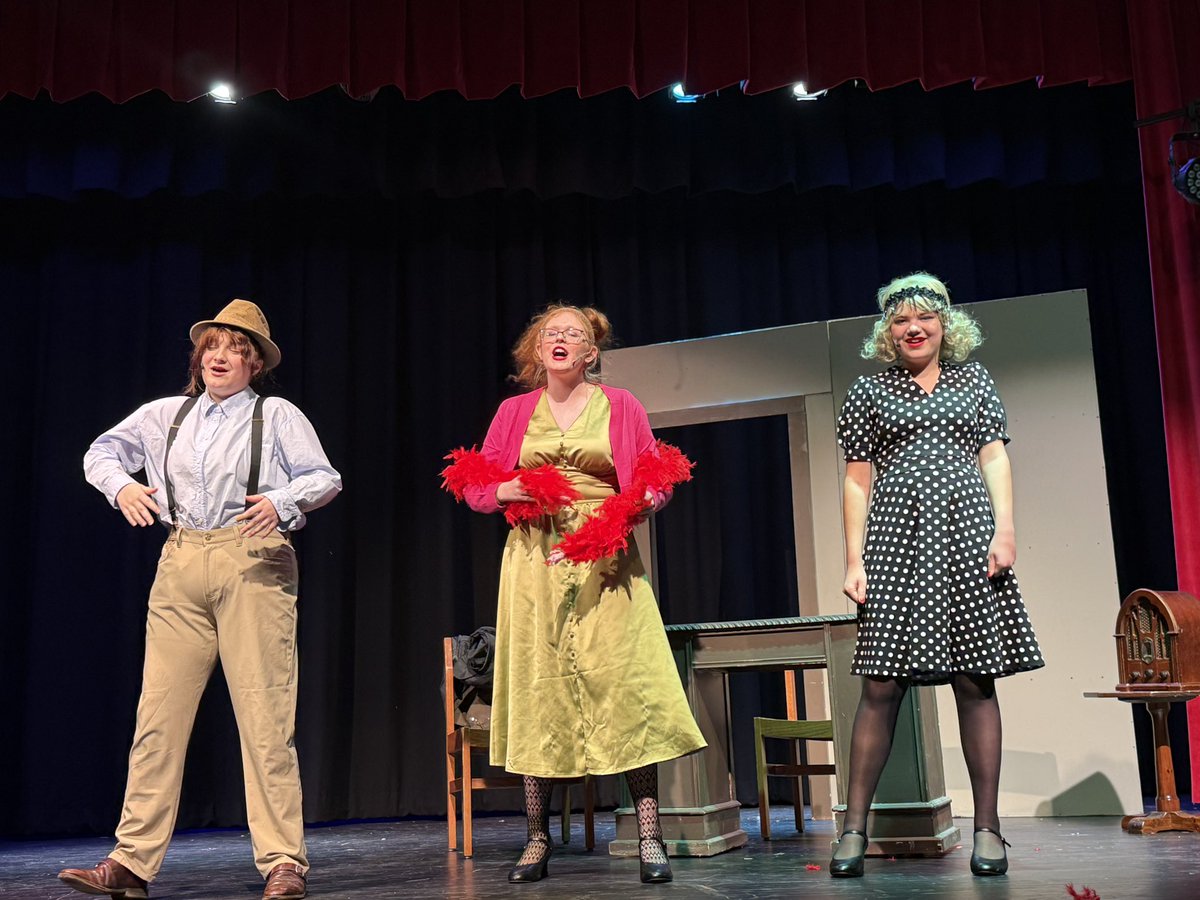 Annie, JR. was SPECTACULAR! <a href="/Mr_Popowitz/">Dr. Popowitz</a> <a href="/EFSDWarriors/">EFSD</a>