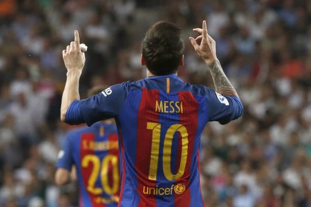 Hoy Julián Álvarez, así como lo hacía Messi. Un argentino silenciando al Bernabeu después de hacerle un gol al Real Madrid y agradeciendo al cielo en el festejo.

Veo al futuro repetir el pasado 🥹