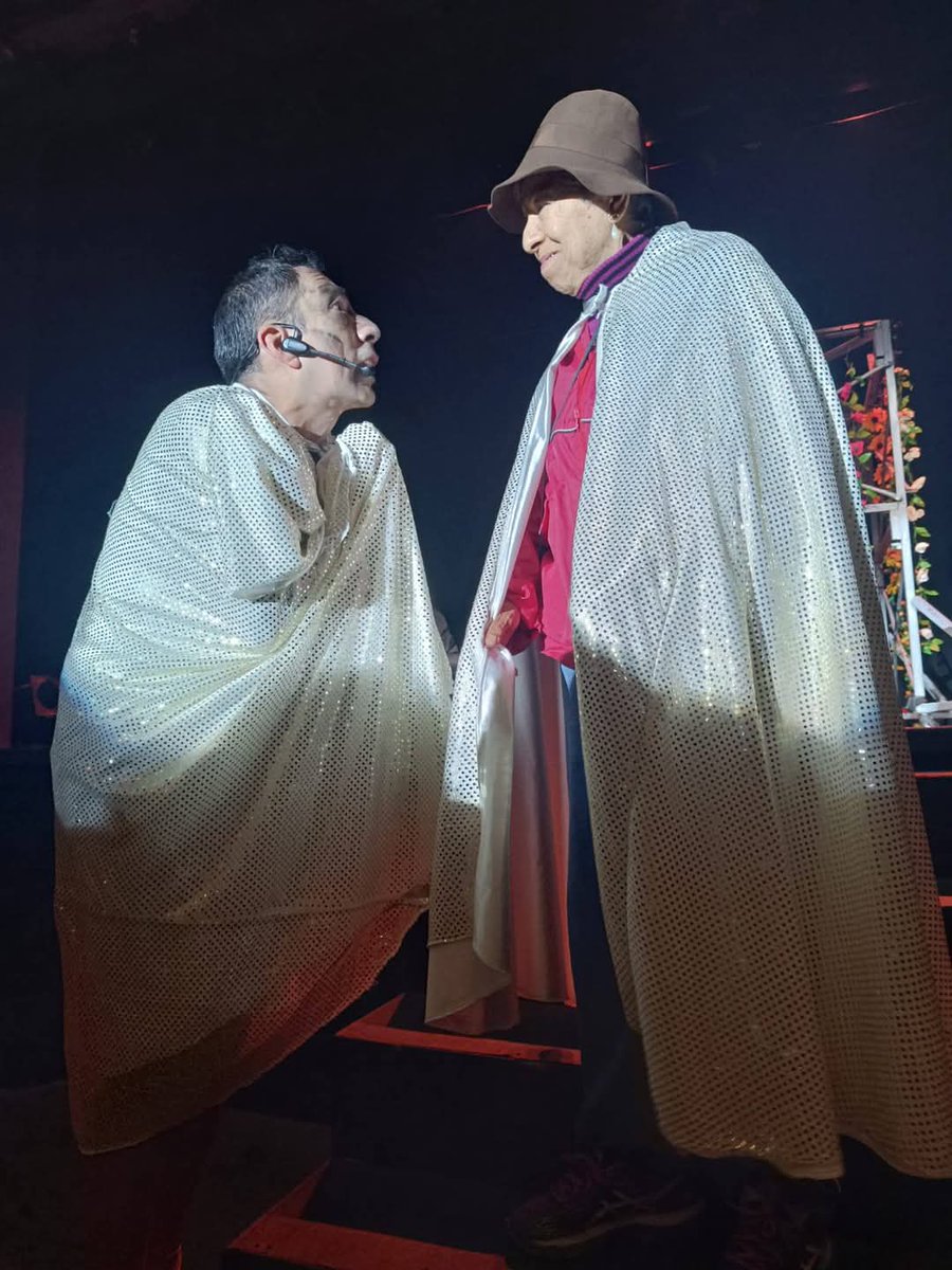 ro_teatro's tweet image. Instantes de la función de SÓCRATES MEGA STAR en la clausura del XXXVII Encuentro Nacional de los Amantes del Teatro @cemex_itiunesco en el Teatro Orientación del @CCB_INBAL
#Teatro #cabaret #sócratesmegastar #filoheleno #monólogo #enescena #festivaldeteatro