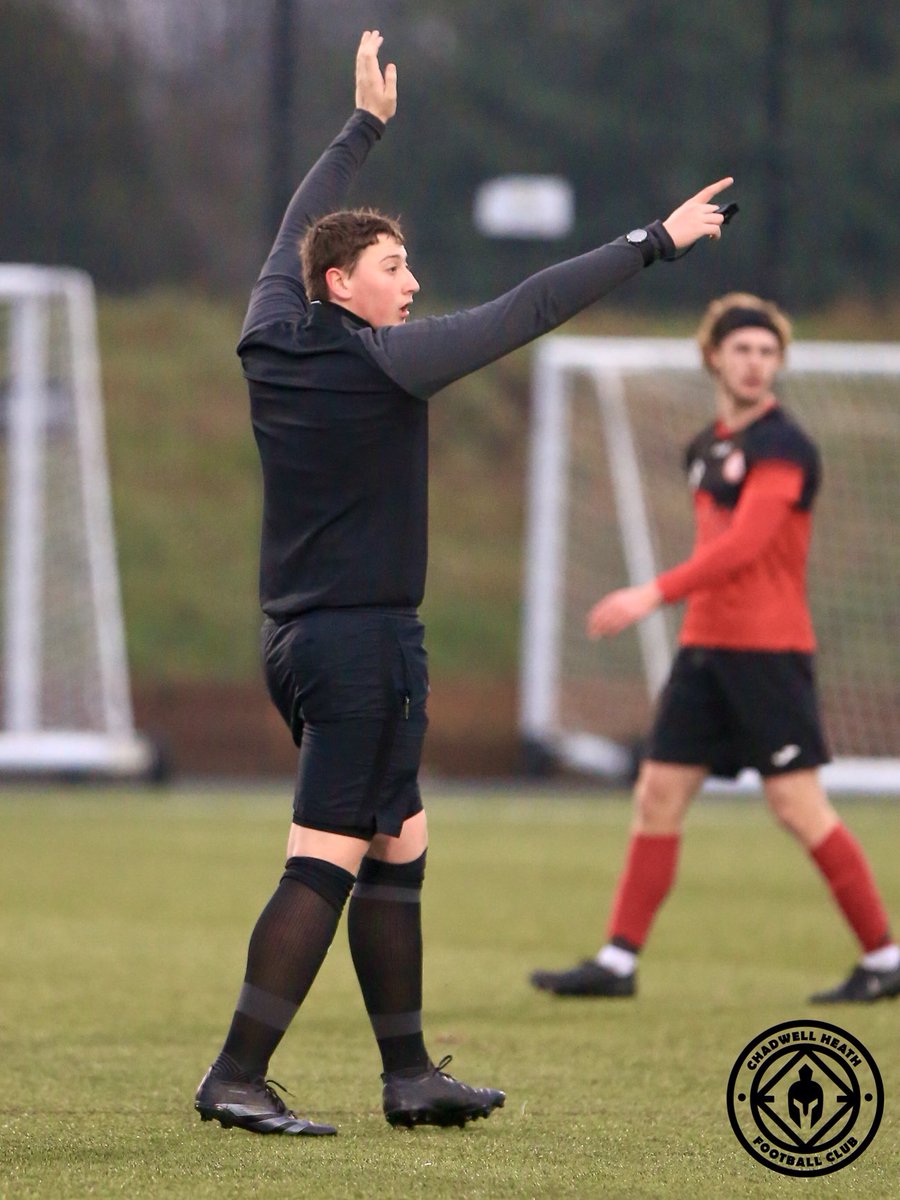 Quality from this young Referee today in the Division 2 game in the ⁦<a href="/EssexAllianceFL/">Essex Alliance FL</a>⁩ - let play flow when he could, good communication with the players and didn’t get carried away with his cards. Well done 👏🏻

#referee ⁦⁦<a href="/EssexReferees/">Essex Referees</a>⁩ ⁦<a href="/EssexCountyFA/">Essex County FA</a>⁩