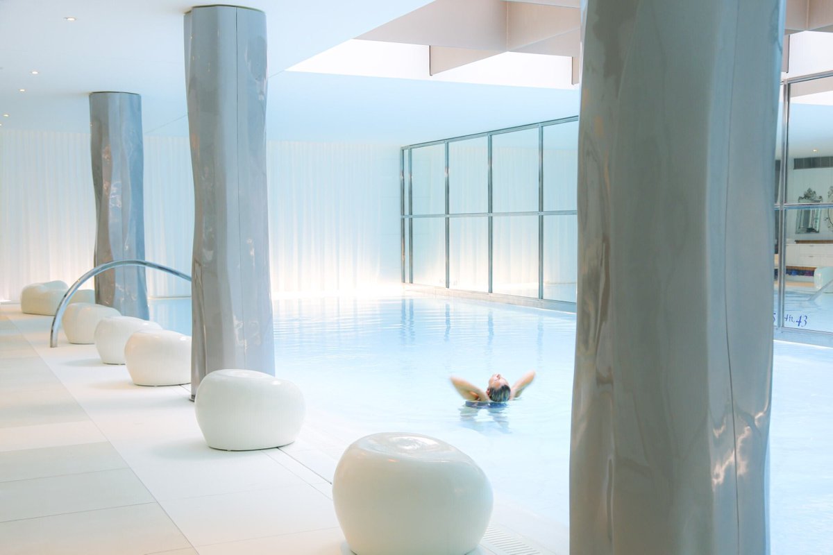 luxurylifestyle's tweet photo. Le Royal Monceau - Raffles Paris: Cryotherapy at the Clarins &amp; myBlend Spa https://t.co/NukeCbDlt4 #spa #therapeutic #selfcare #luxury https://t.co/msxc1THjzT