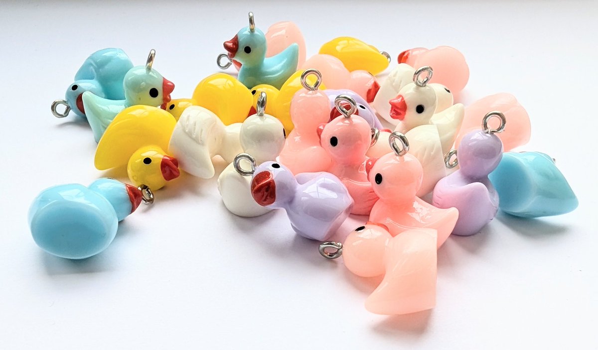 Win a set of these quirky 3D duck charms from The Everything Beads and Crafts Company 👑 

Simply RT, Follow, Comment 

ENDS Feb 28th 2025

Shop: etsy.com/shop/everythin… 

#SBS #SBSwinner #etsy #shopsmall #duck #giveaway #Competition #SaturdayVibes