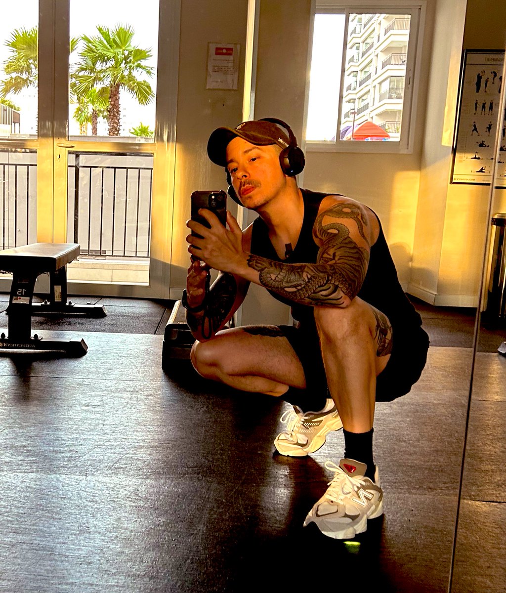 Aproveitar q meu Twitter é flopadissimo graças a Deus e usar pra postar foto de academia.