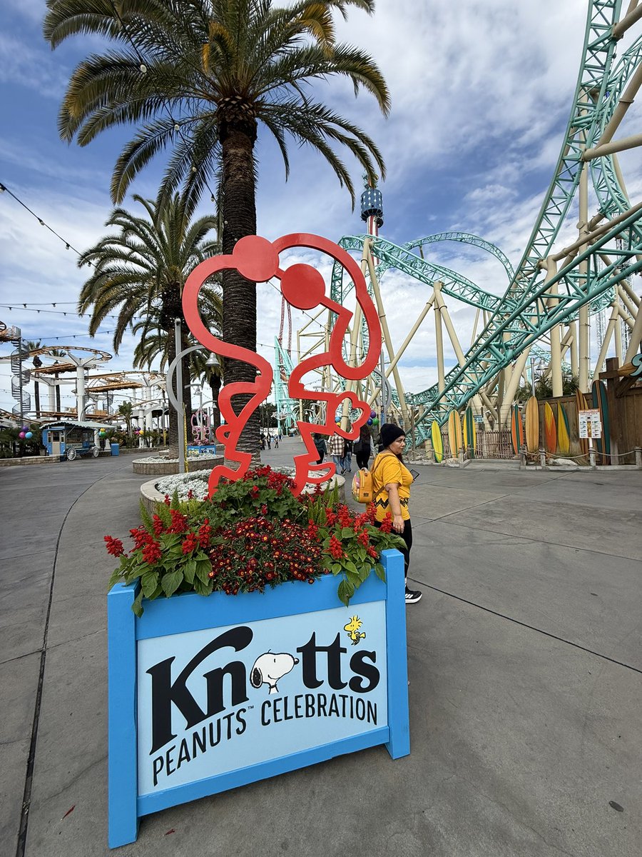 ParksAndCons's tweet photo. We are at @knotts, where it’s opening day of #KnottsPEANUTSCelebration https://t.co/Jvqv8DwRR6
