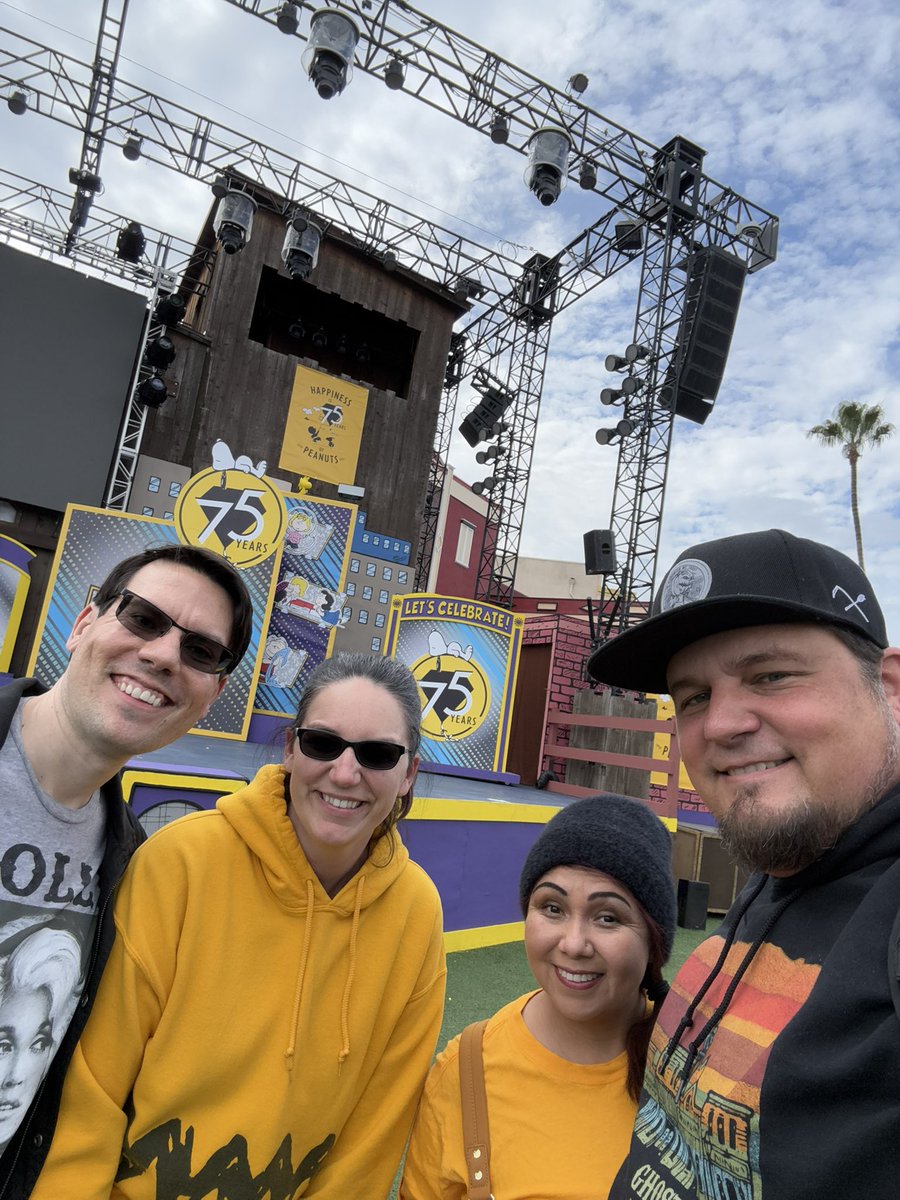 ParksAndCons's tweet photo. We are at @knotts, where it’s opening day of #KnottsPEANUTSCelebration https://t.co/Jvqv8DwRR6