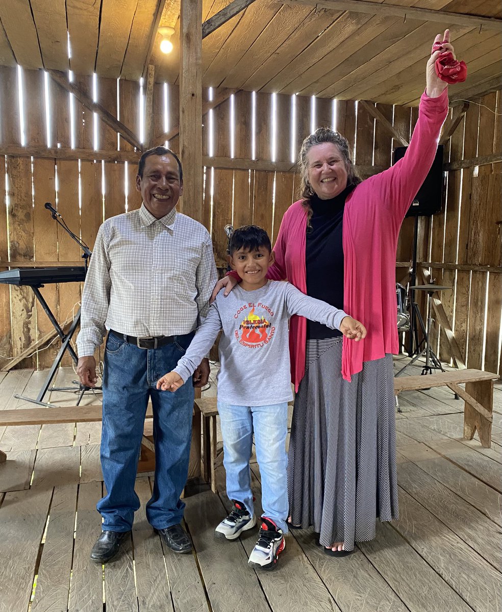 EcMissions's tweet image. 1 more filled with the Holy Ghost today in Talin church. So excited for Bro. Angel! His grandson Cristian witnessed it, and said with excitement, “Mi abuelito estuvo hablando en lenguas!” (My grandpa was speaking in tongues!) 🙌 Glory! It’s being poured out in the Amazon!