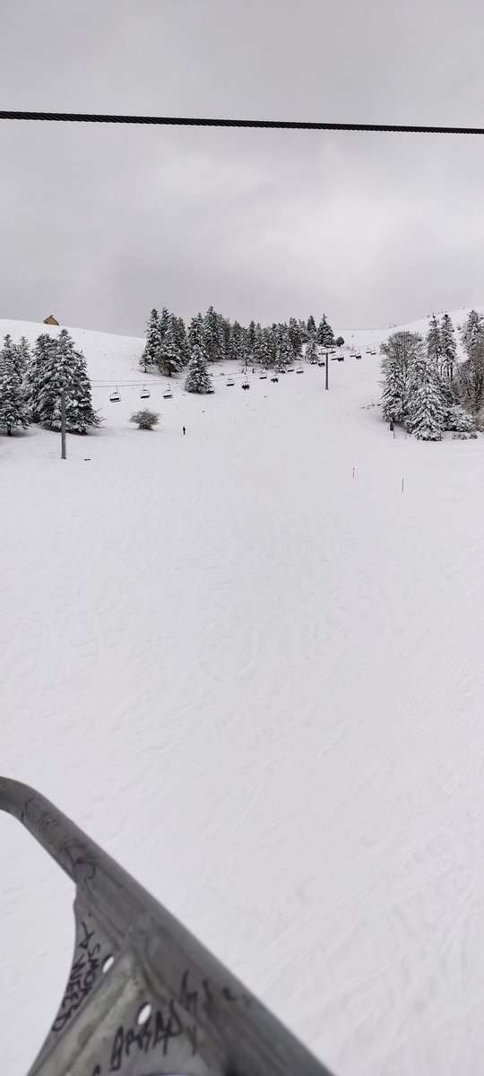 FreeRangeChalet's tweet image. POWDER ALERT

Big delivery of fresh snow last night here in the Pyrenees. 

We've not sent out our usual email because the School Holidays have started here so imagine you've got plans already 

Plenty of availability at the beginning of March tho. 

#PowderAlert