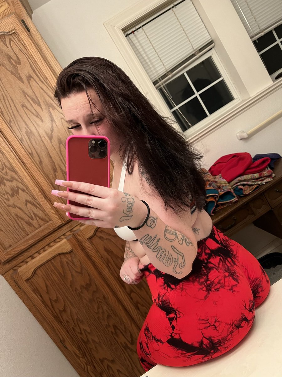 calibaby530's tweet photo. Since PlayStation Network is down, here’s something to cheer you up. 🫣 #nsfw #snapchat #milf #PlayStation #playstationnetwork https://t.co/UETQoMkmS2