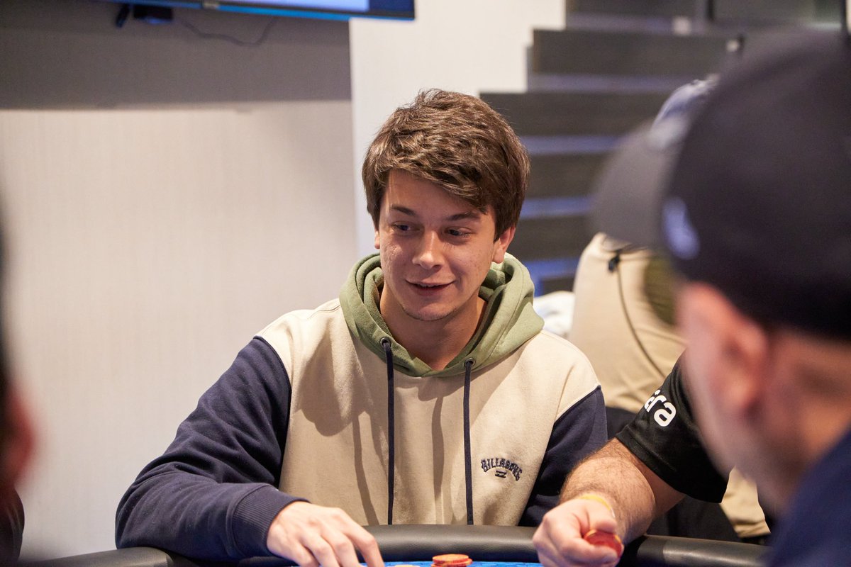 casinobarcelona_poker tweet media