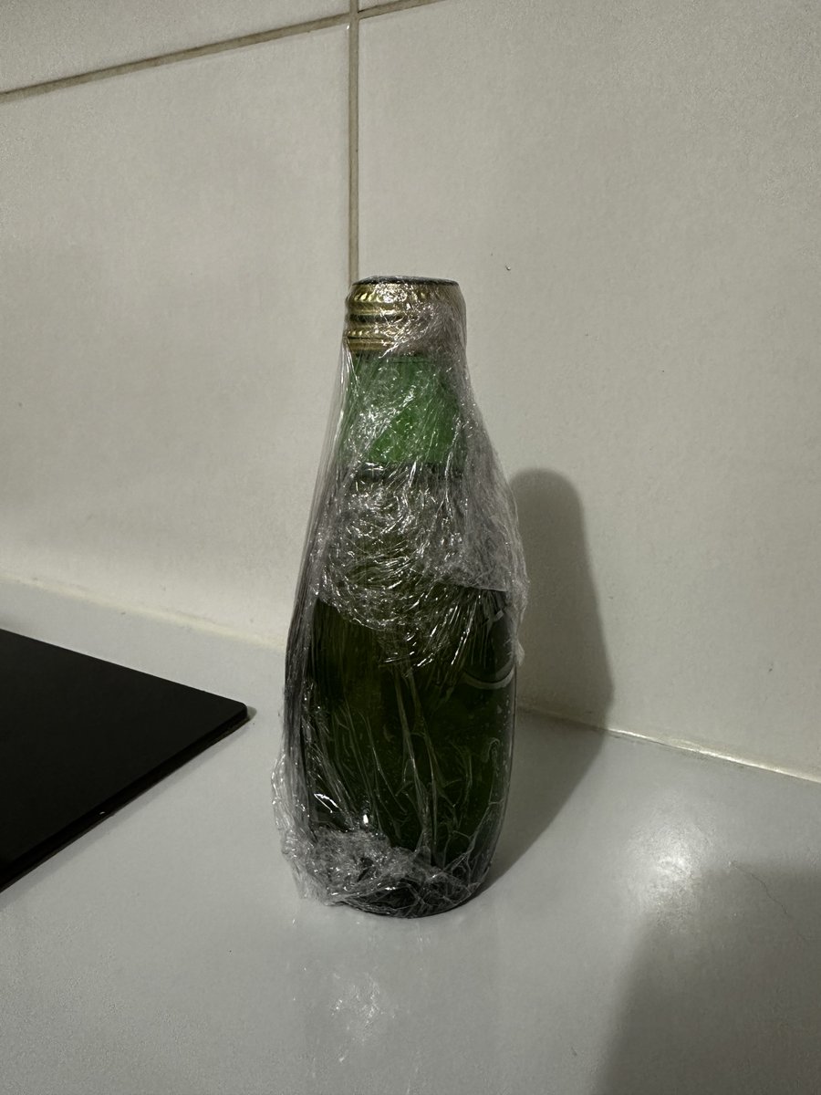 camilletoday's tweet photo. 프랑스 사회 이너서클 진입 증거: 올리브유 카르텔에의 초대 https://t.co/AlCvQM8i2B