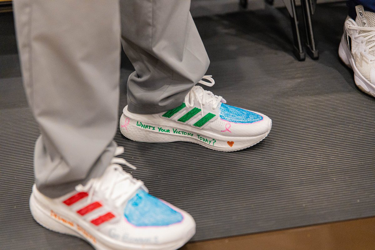 BonniesWBB's tweet photo. Our coaching staff is rocking some custom made kicks for today's Pink Game ✍️

A special thank you to the members of the Colt 45 Strong Foundation for the awesome designs 😀 https://t.co/FTwTwQqpvd