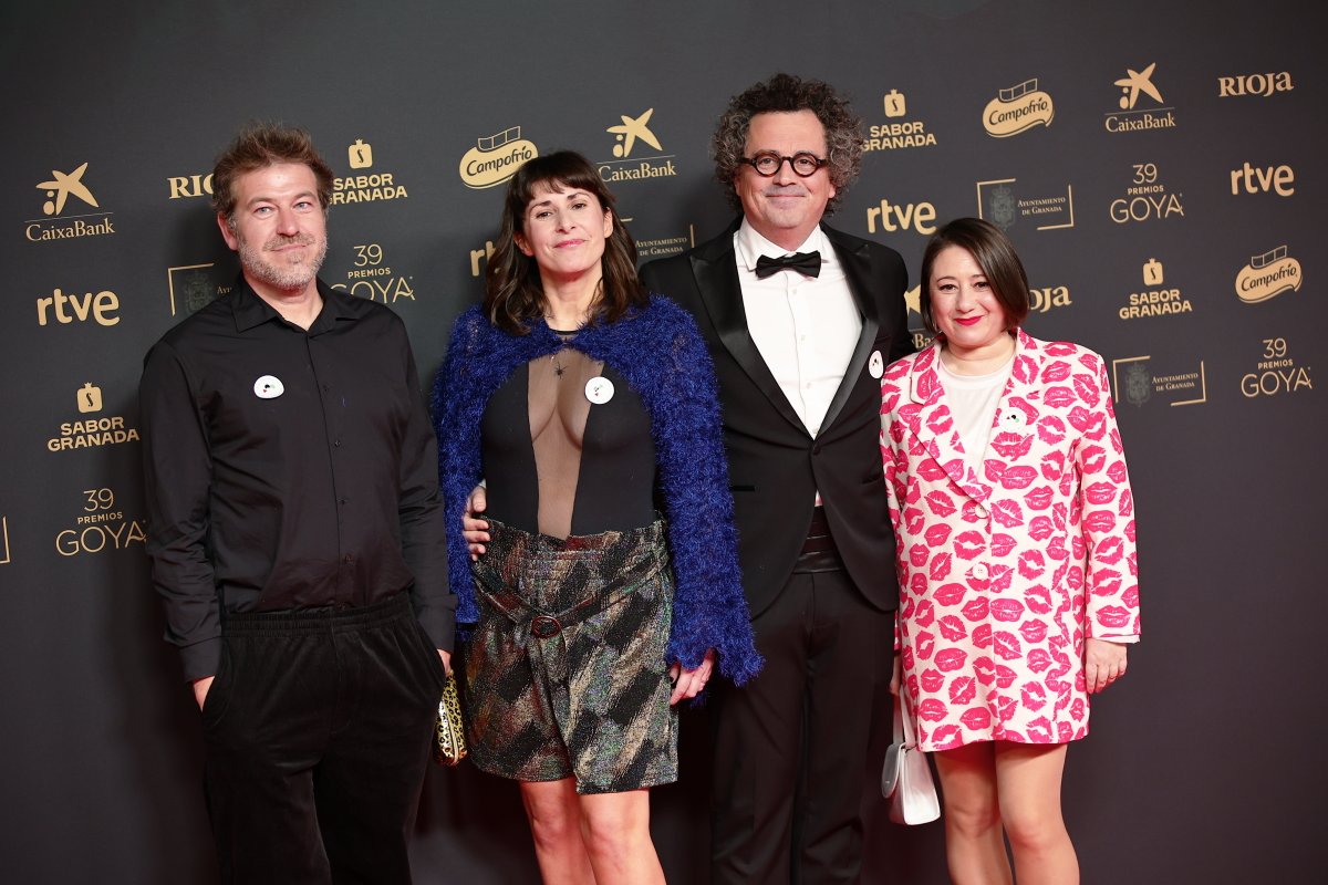 CineCon_N's tweet photo. ¡Empieza nuestra cobertura de los #Goya2025!

Por aquí y en BlueSky os iremos comentando la alfombra roja y la gala en directo. 

En la fotografía desde Granada: @MarcoBarada. 

En redacción: Arturo Tena y Jose A. Cano.

Primera foto: el equipo de MAMÁNTULA. https://t.co/sU532FoTK8