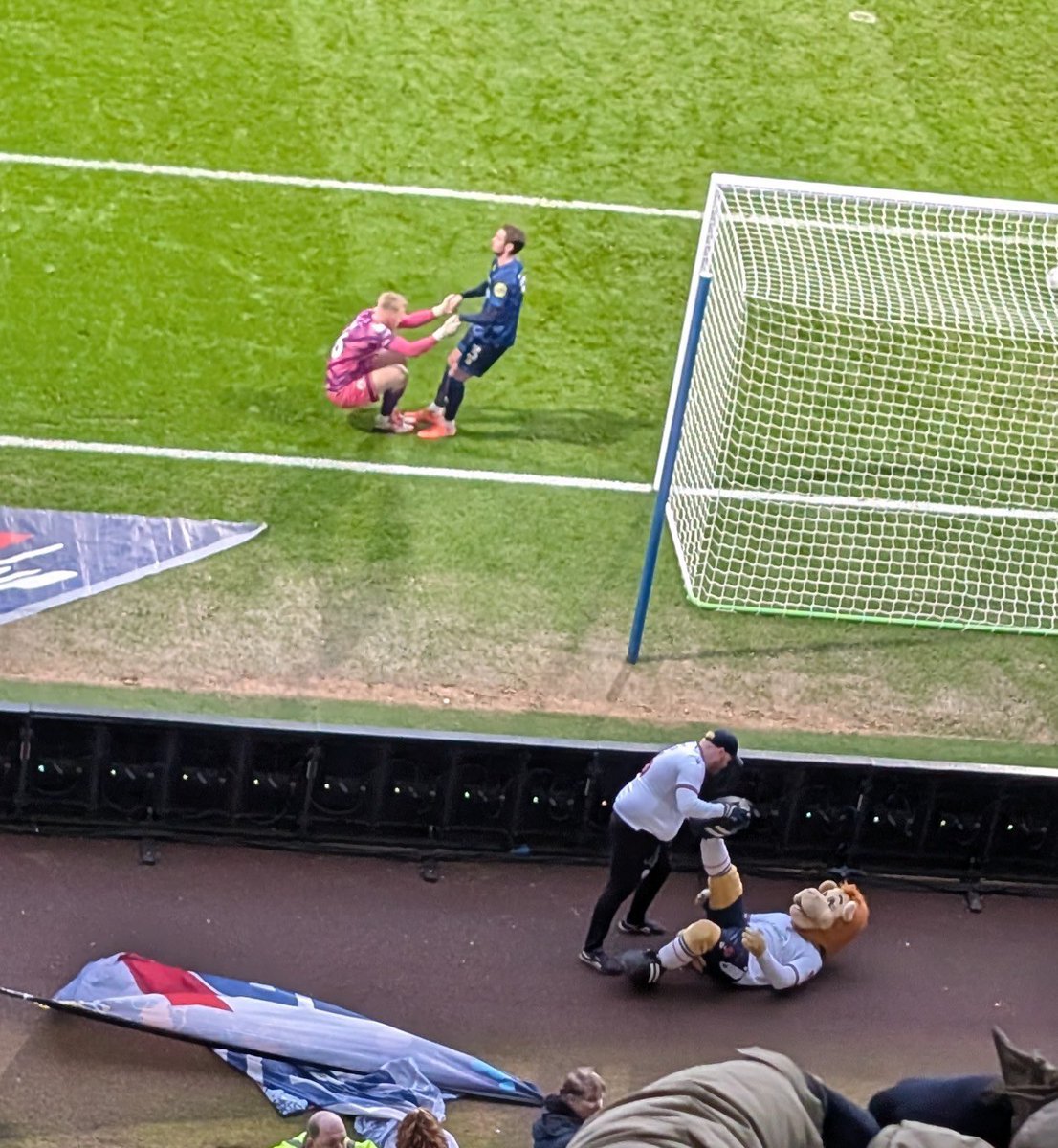 Matt_Foulkes_17's tweet photo. Imagine having the piss taken out of you by a 7ft fluffy lion 🙃 #BWFC https://t.co/0KKIrJYP8R