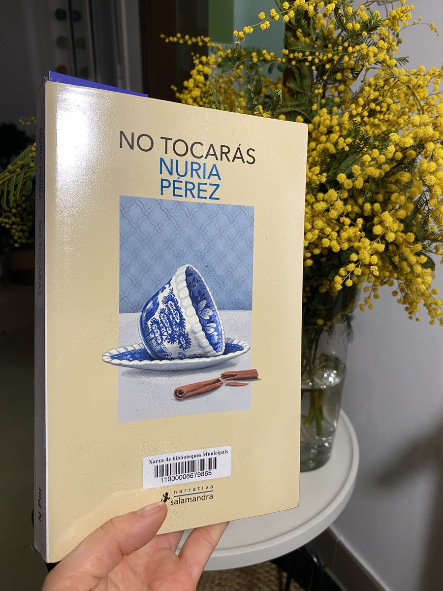 Una delícia per senzilla i perquè cus les històries amb un fil delicat. M’ha recordat sovint les històries del seu podcast “Gabinete de curiosidades”