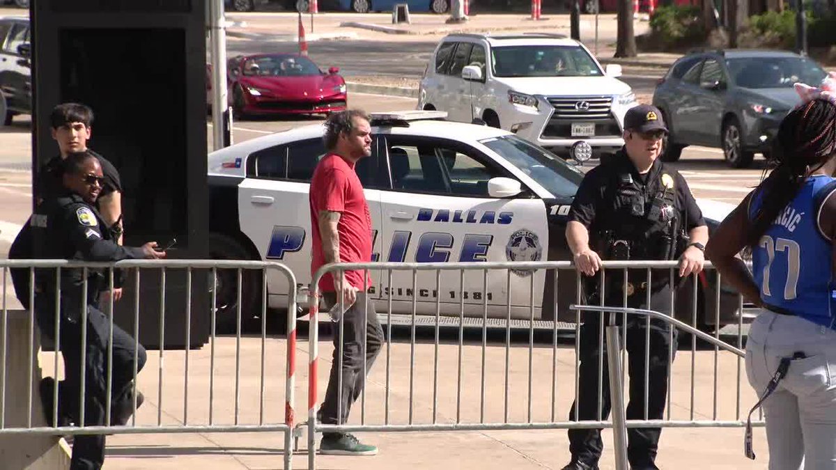 FOX4's tweet photo. Security is out and about and barricades are up at the @AACenter ahead of a planned protest outside of today's Mavs game. https://t.co/4gn25mHqZ7
