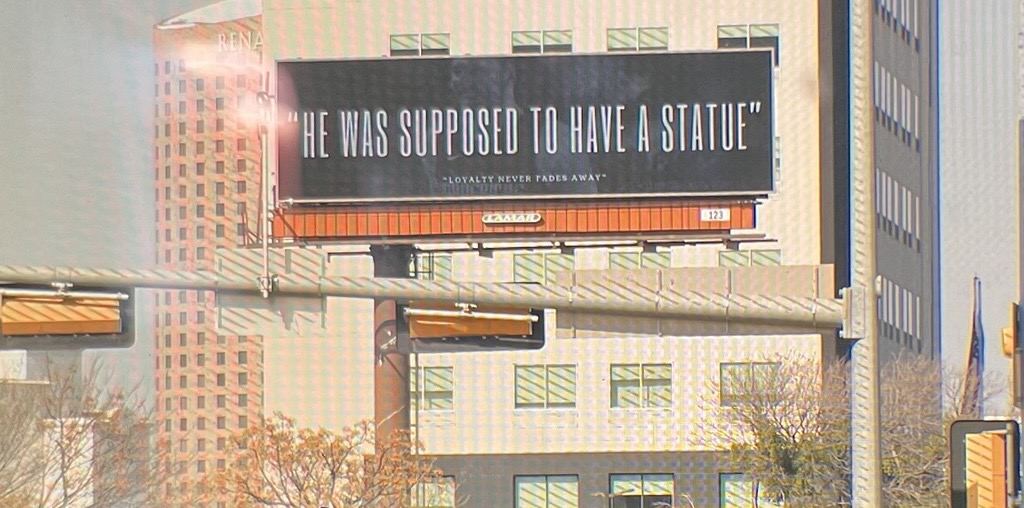 LUKA BILLBOARDS: We found one of the digital billboards that have gone up in Dallas. #MFFL 

STORY: wfaa.com/article/sports…