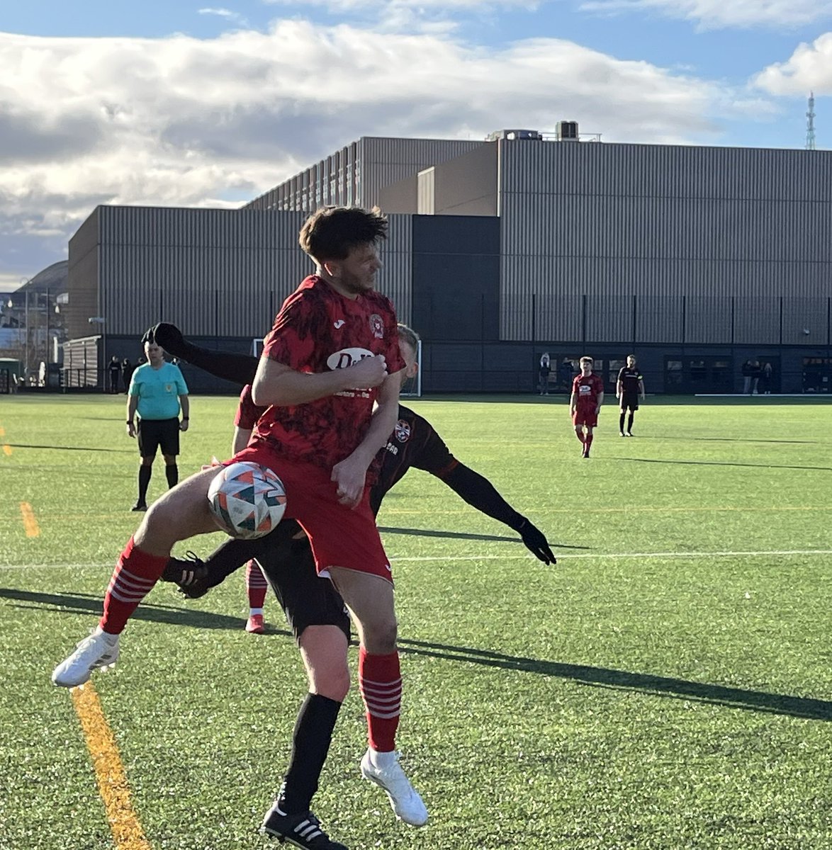 NE63exile's tweet photo. This afternoon’s entertainment was an end-to-end @spafaofficial clash between @OBANSAINTSAFC (Red) &amp; @portglasgowafc (Black) at Oban Academy with the spoils being shared after a 2-2 @scottish_aff https://t.co/GchFj0A0Zm