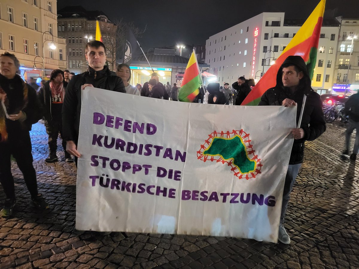FuocoSavinelli's tweet image. Stoppt die türkischen Angriffe auf Nordsyrien #DefendRojava #b0802