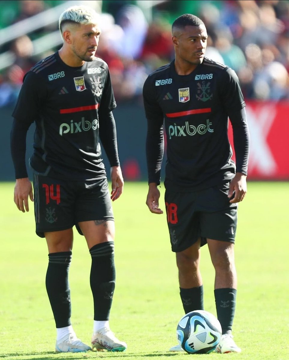 Se o De La Cruz e o Arrascaeta não jogarem os 3 clássicos pra mim ainda tá ótimo 

Flamengo hoje, é superior aos 3 rivais mesmos sem os uruguaios

Pode perder? Claro, mas os craques inteiros no ano e ganhando as competições que realmente importam, ninguém lembrará no final disso