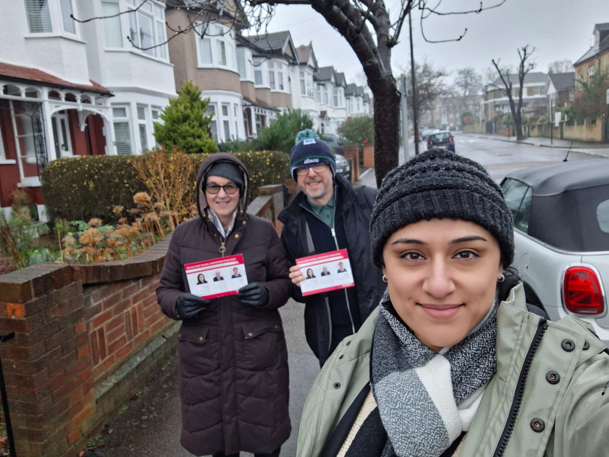 Redbridge Labour councillors were out in Seven Kings and South Woodford this morning picking up local issues. Councillors are out all year round to hear what matters in Redbridge and take that back to the town hall 🌹