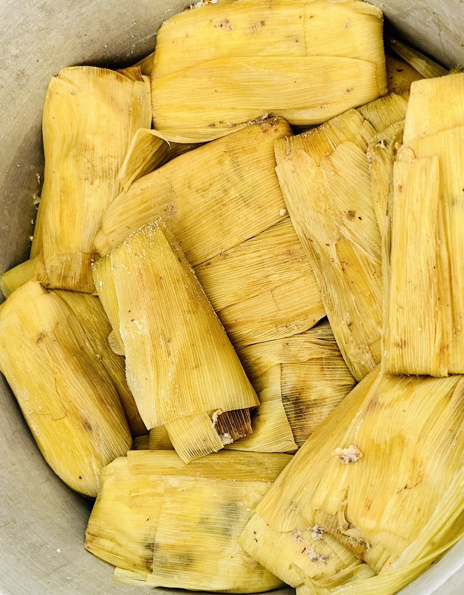 ArmentaMag14966's tweet photo. 🌿🌾Buen día amigos! 🙋🏻‍♀️

Se armó la Tamaliza en Juan Rodríguez Clara. 🫔

Esta mañana me dio mucho gusto poder saludar a grandes amigos, donde disfrutamos de unos ricos tamales, por motivo de la candelaria. 

Un poquito tarde pero seguro 🤭

#Dtto03 #MagalyArmenta #mao https://t.co/OCKDHxO4IQ