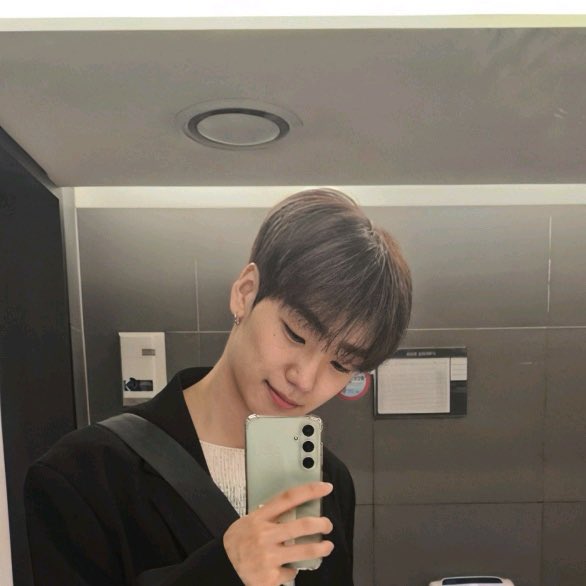 LUMINOUS member Youngbin has opened a TikTok account!

tiktok.com/@youngbin_6