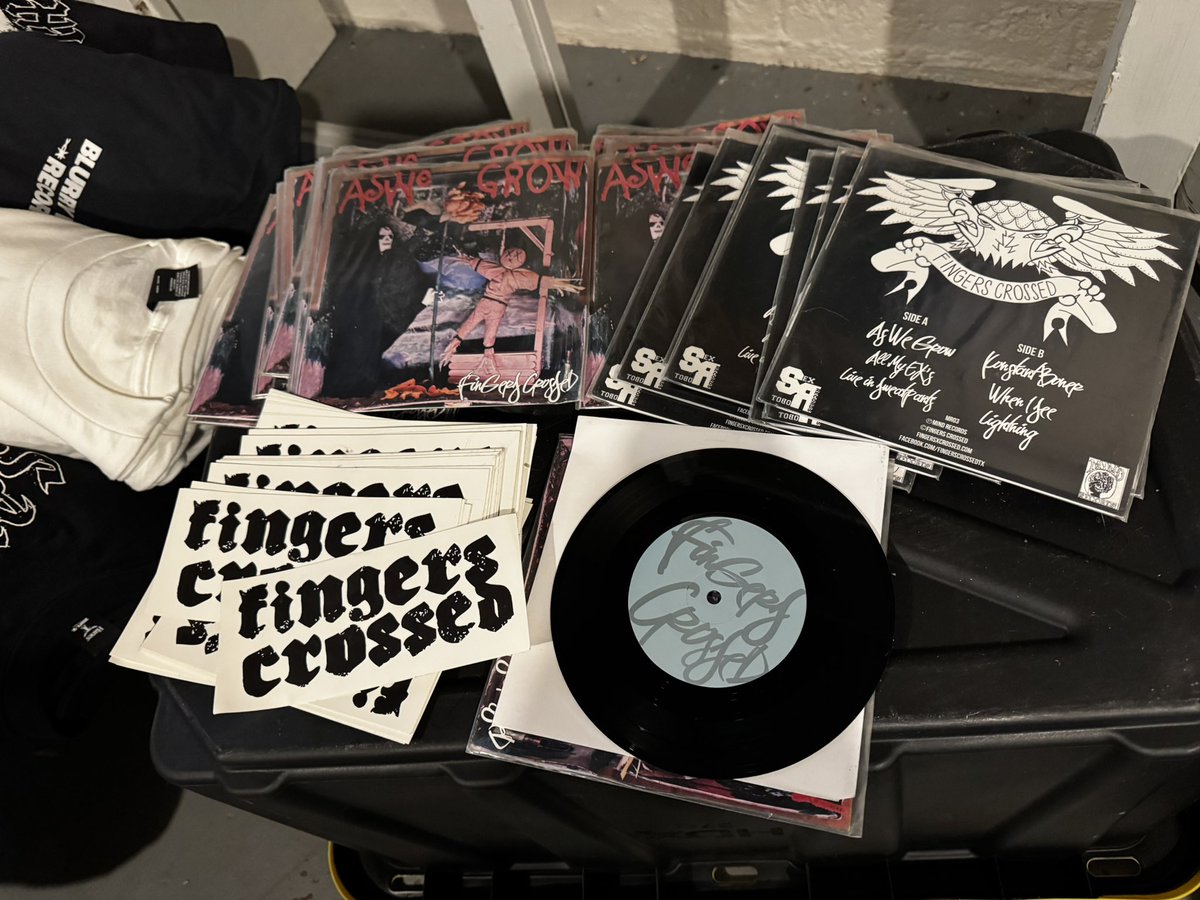 FxCtx's tweet image. Maybe we fuck around and send some of these relics out for free in the next couple @BlurryVisionRec orders?

blurryvisionrec.com
