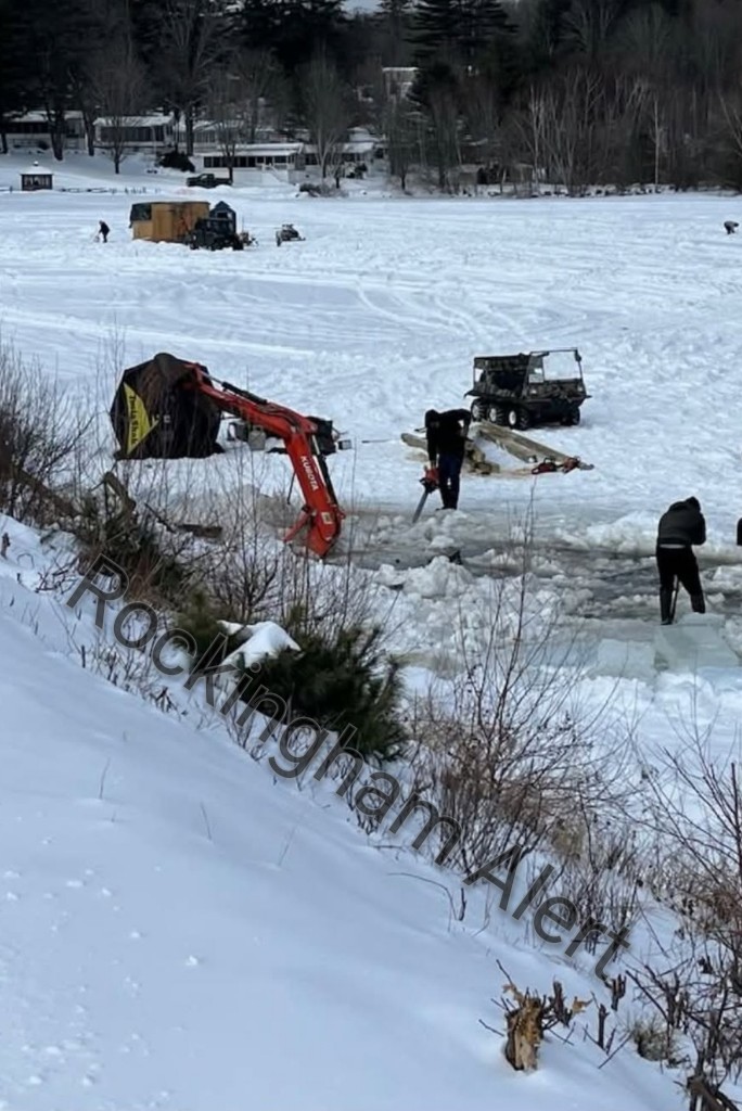 RockinghamAlert's tweet image. (OOA) Laconia, NH *ICE RESCUE* off Hillard Rd by Paugus Bay Campground - Reports of an excavator through the ice, mutual aid to the scene from Belmont and Gilford - 159.900 - 2/8 - 11:49 #LaconiaNH (Belknap County)